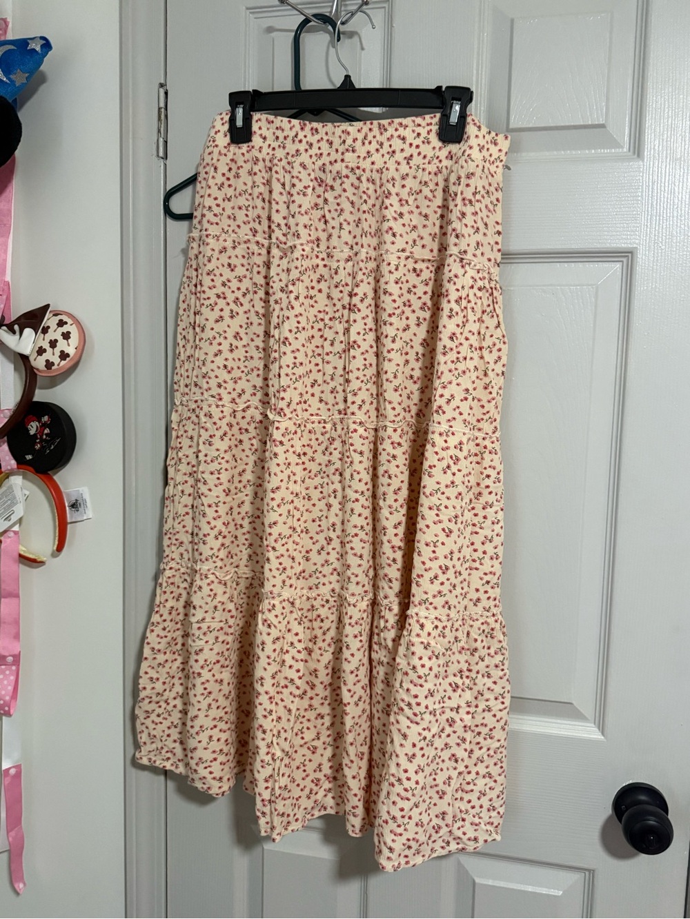 Hot Kiss Cream Maxi Skirt with Red Floral Print